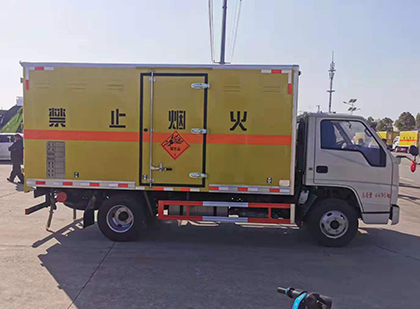 军垦路街道爆破器材运输车技术升级与安全合规新趋势